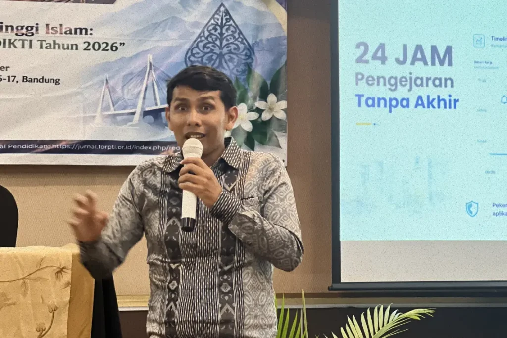 Presentasi tata kelola data kampus terintegrasi di FORPTI 2026